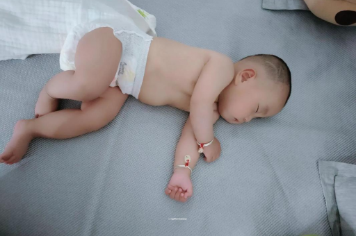 白银宝宝口水多怎么回事